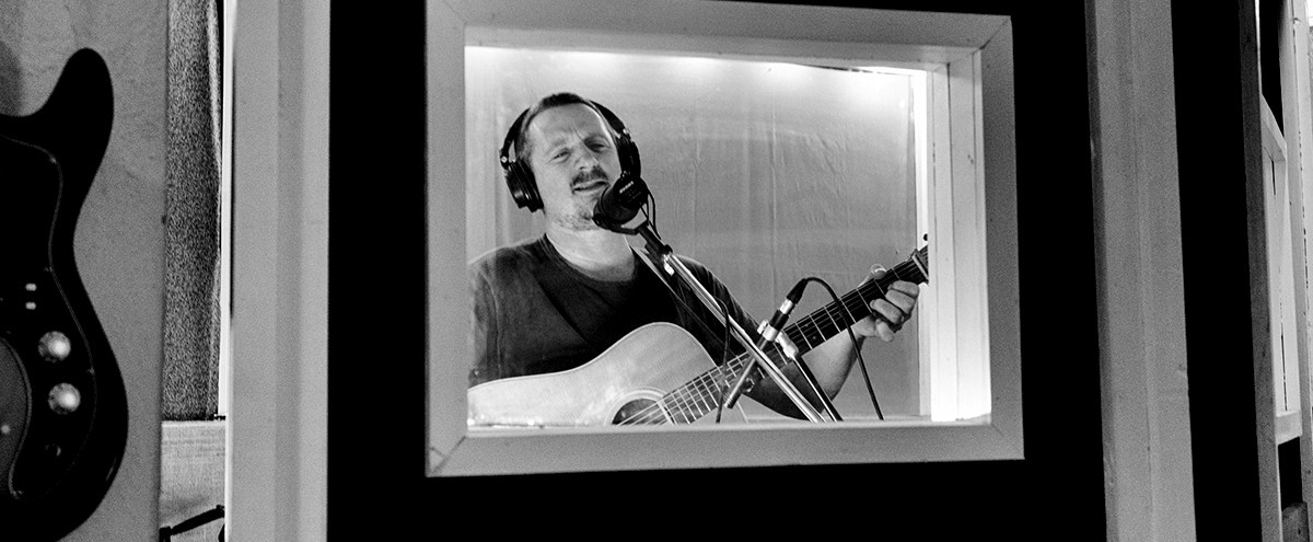 ‘Cuttin’ Grass — Vol. 1′ Is Sturgill Simpson’s Most Delightful LP Yet