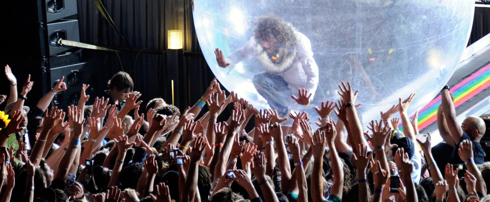 wayne-coyne-flaming-lips-bubble-getty-full.jpg