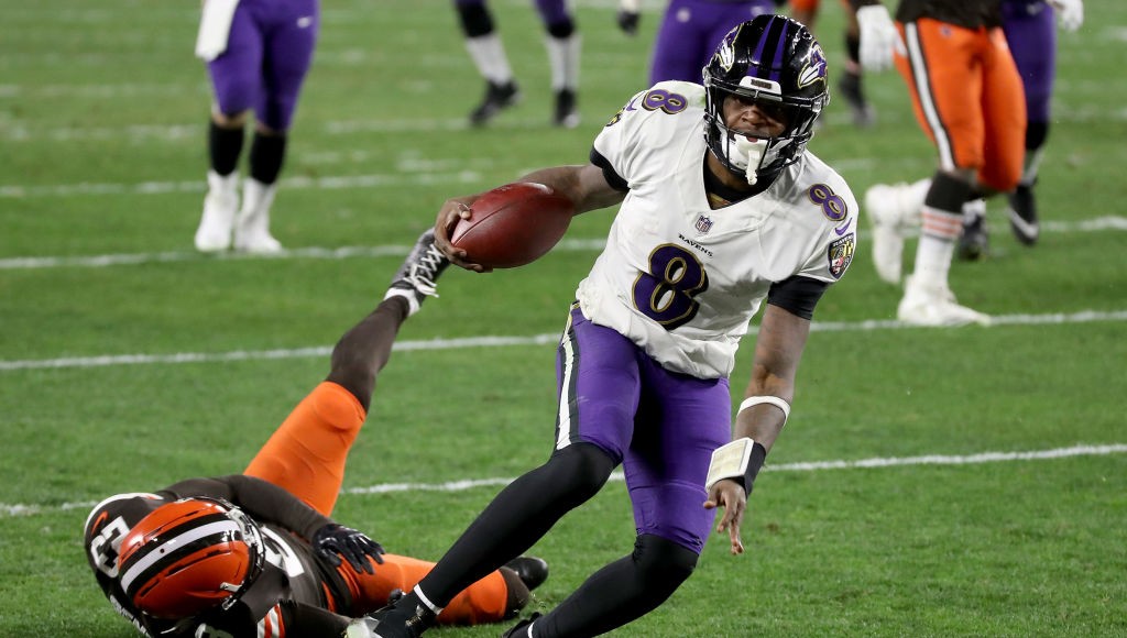 Lamar Jackson (cramps) returns to lead Ravens to stunning comeback