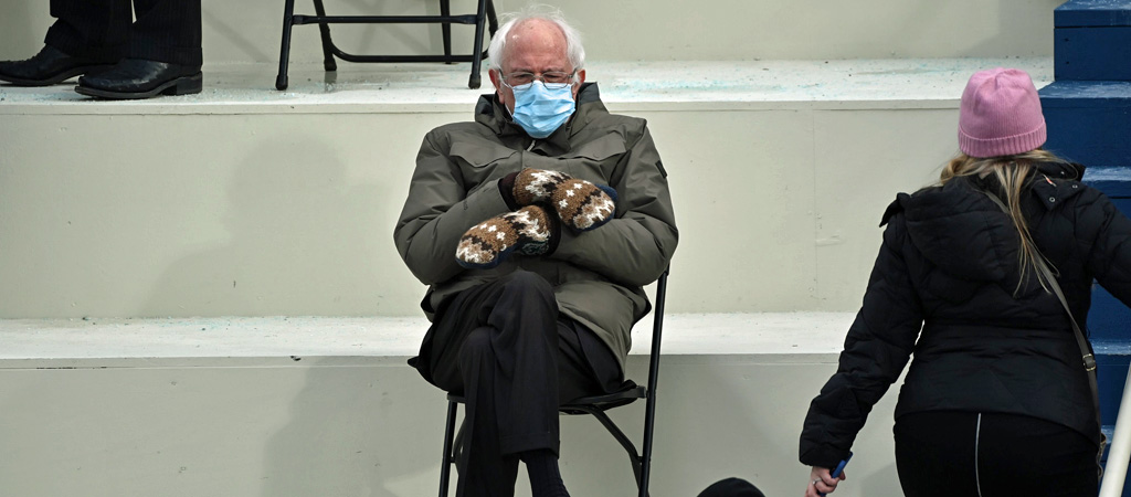 Bernie Sanders And His Amazing Mittens At The Inauguration Are A Whole Damn Mood Gonetrending 