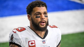 Bucs Star WR Mike Evans Was Helped To The Locker Room With An Apparent Knee Injury