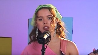 Nilüfer Yanya Is About To ‘Crash’ In Her Pastel Performance On ‘Fallon’