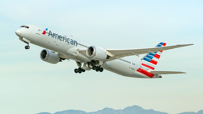 American Airlines Pilot Reportedly Spotted UFO Above New Mexico