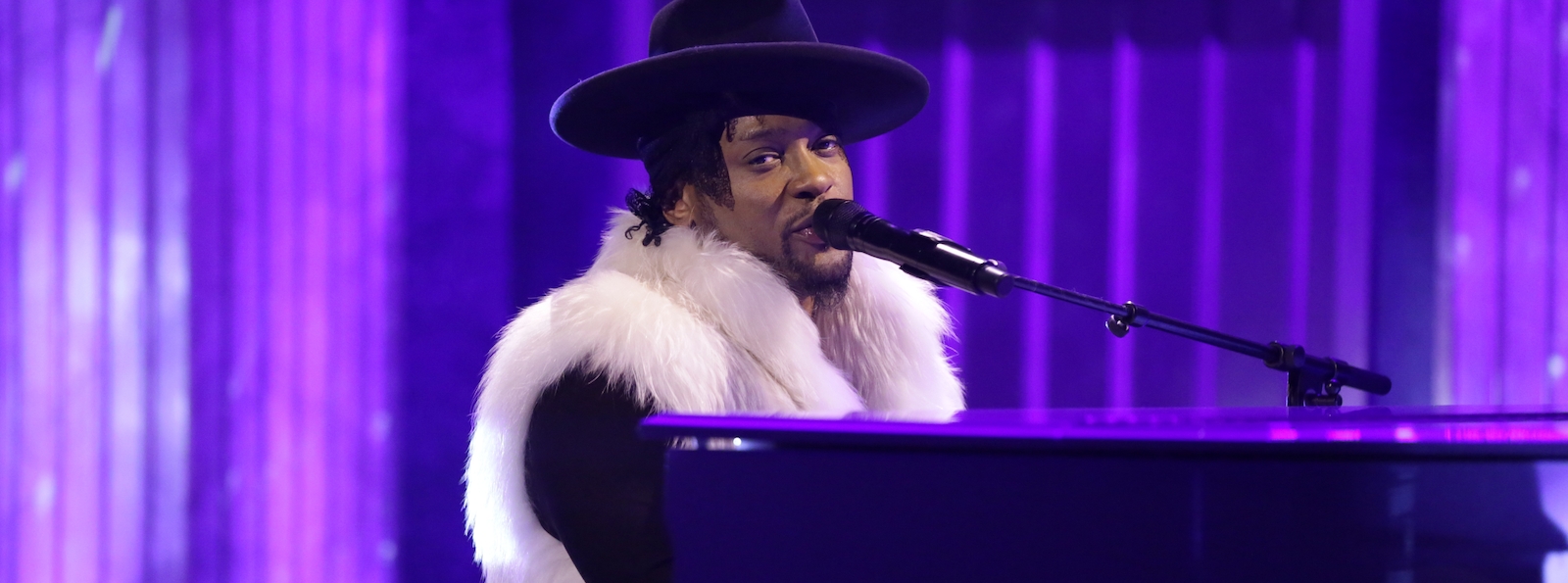 Watch D’Angelo’s ‘Verzuz’ Battle Against A Slate Of Friends, Live At The Apollo