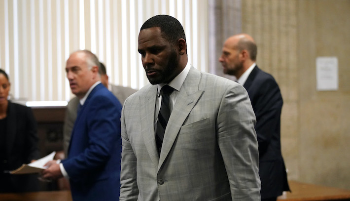 R. Kelly Fan Court Threats: Accused Pleads Not Guilty