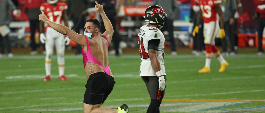who was streaker at super bowl