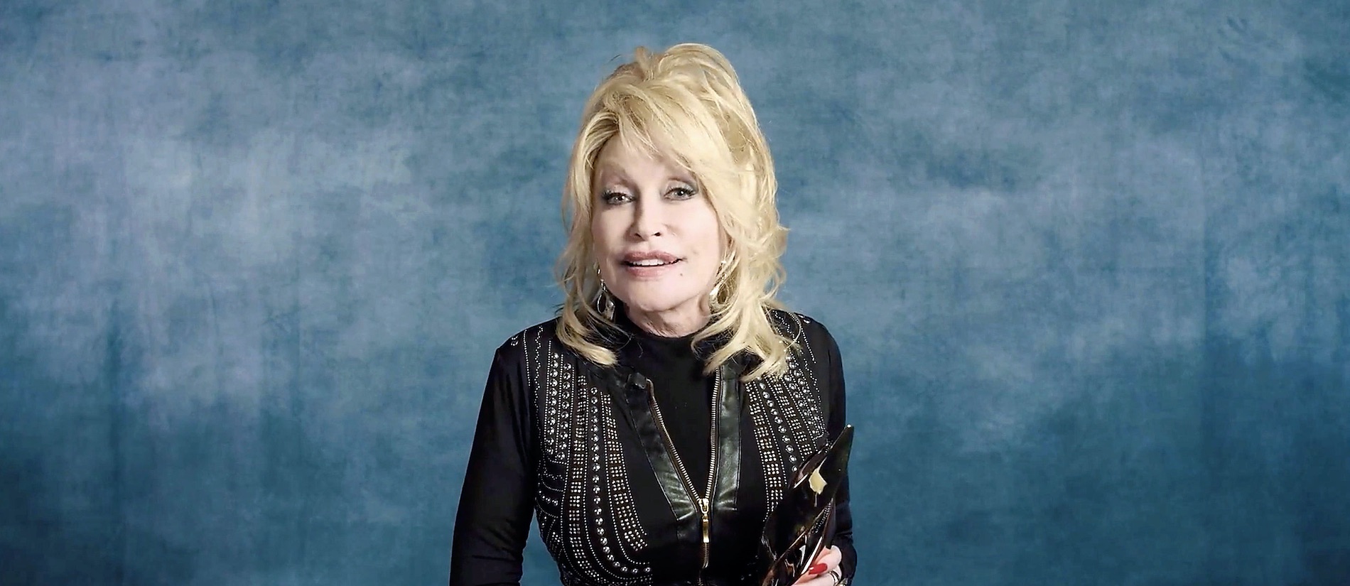 Dolly Parton Gets The Coronavirus Vaccine She Helped Fund