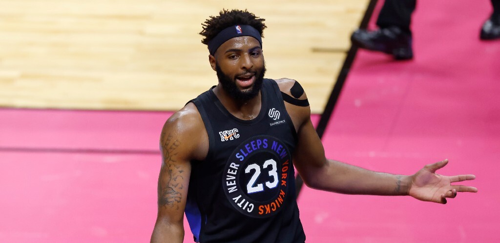 Mitchell Robinson Suffered A Fractured Foot During The Knicks Game Against The Bucks