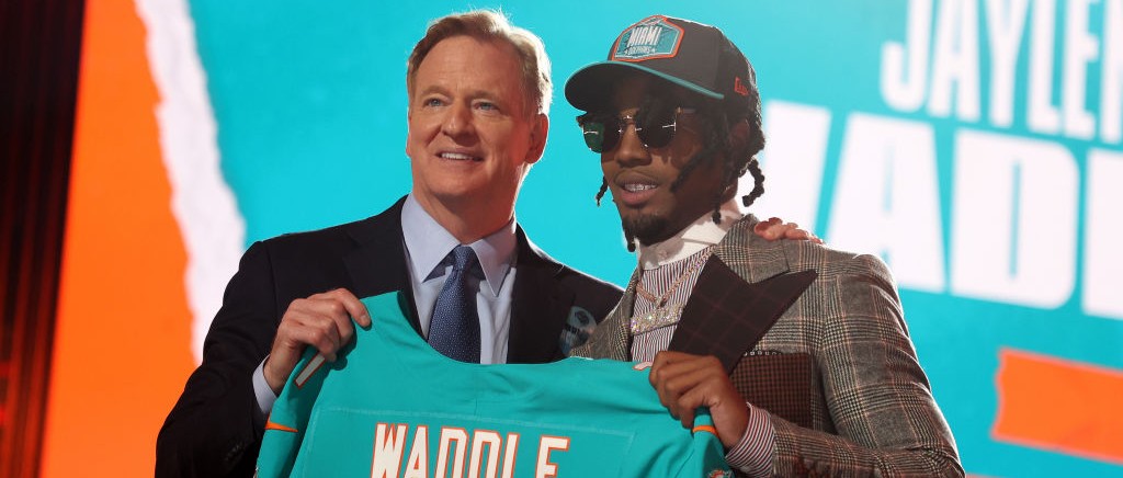 NFL Fans Couldn’t Stop Laughing At Jaylen Waddle Just Walking Away From His Family As He Got Drafted