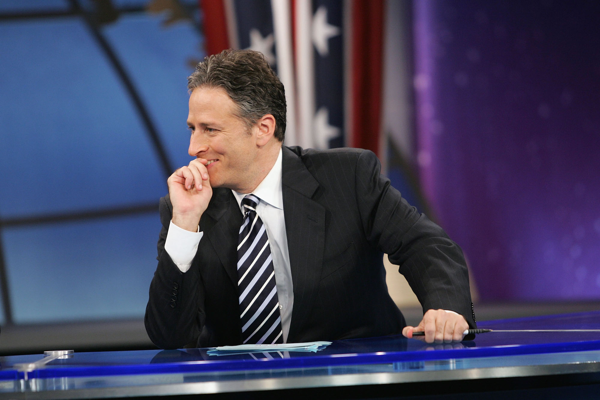 A Former CNN Intern Says Watching Jon Stewart Hand Tucker Carlson His ...