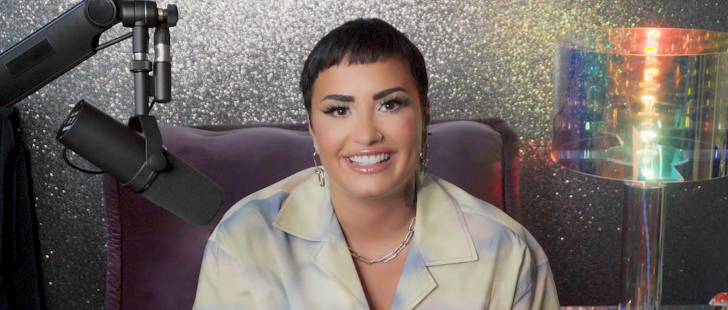 demi-lovato-4d-youtube-top.jpg