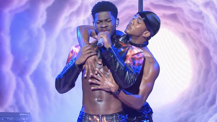 Lil Nas X Had A Wardrobe Malfunction While Performing On Snl Lil Nas X Had A Wardrobe Malfunction While Performing On Snl