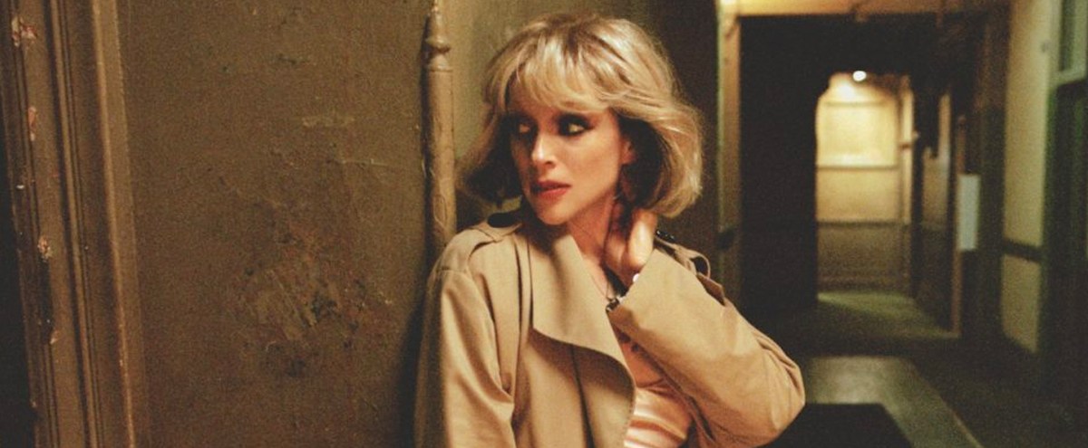 St. Vincent Revisits The Past To Reclaim Her Own On The ’70s-Inspired ‘Daddy’s Home’