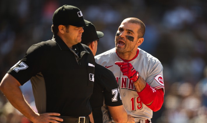 Joey Votto meets young Reds fan who cried after his ejection