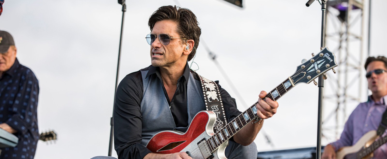 john-stamos-guitar-getty-full.jpg