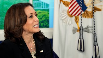 Kamala Harris Has Been Accused Of Being ‘Bluetooth-Phobic’ And People Are Exhausted By This Non-Story