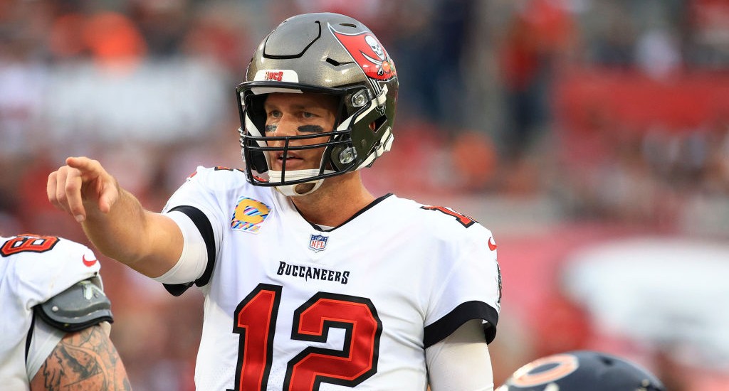 Bucs' fan gets memorabilia haul, season tickets, Bitcoin for Tom Brady  600th touchdown ball 