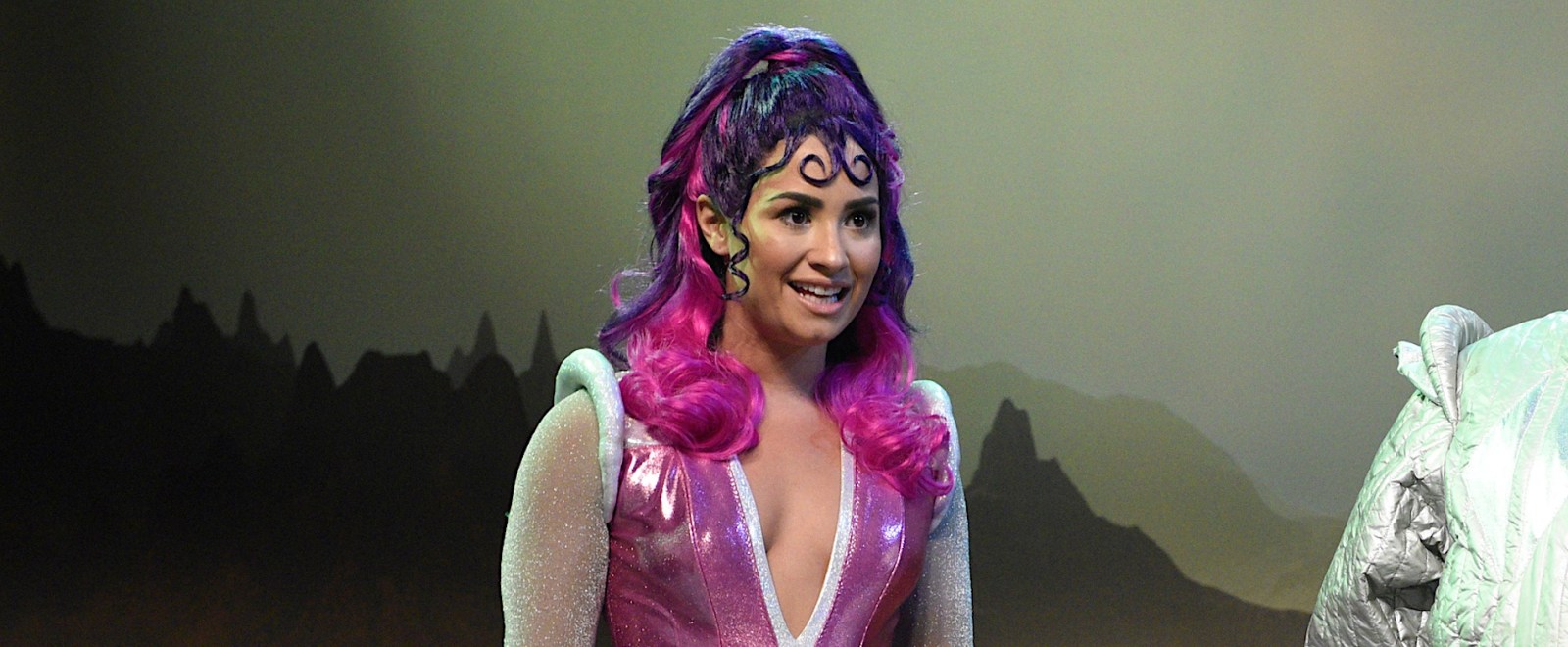 demi-lovato-alien-snl-saturday-night-live-getty-full.jpg