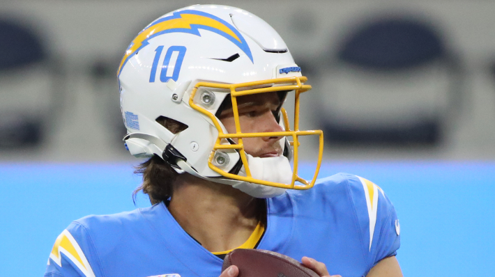 Chargers vs. Raiders weather delay: Start time pushed back due to lightning  for MNF Week 4 - DraftKings Network