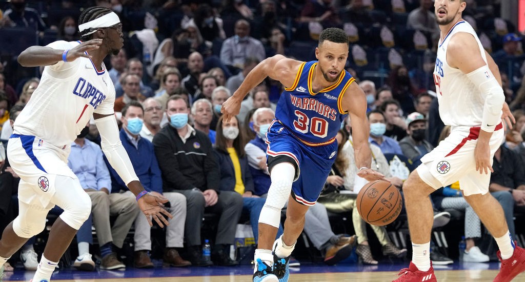 Stephen Curry scores 45, Warriors hold off Clippers 115-113 – KGET 17