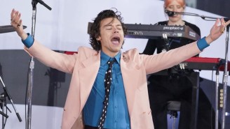 Harry Styles Led An Arkansas Arena In ‘Calling The Hogs’ During A Concert
