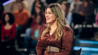 Kelly Clarkson Turned In An Even Funkier Cover Of Kacey Musgraves’ Groove-Laden ‘High Horse’