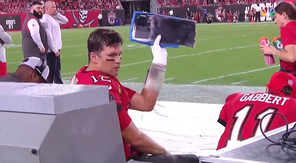 Tom Brady Apologizes After Breaking Tablet During Sunday's Bucs Game