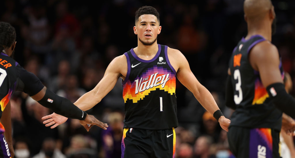 Suns' Booker takes issue with Raptors' mascot in empty arena