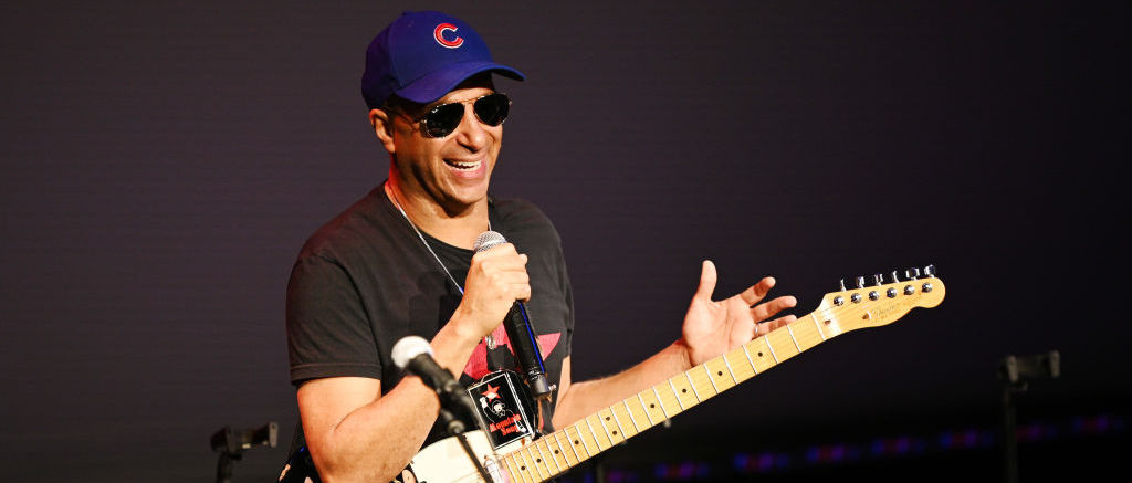 Rage Against The Machine's Tom Morello performs at strip club in solidarity  with unionized dancers