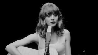 Maisie Peters Turns In Tender Acoustic Performances For ‘The Eye’