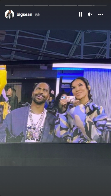 big sean and jhene aiko on the jumbotron