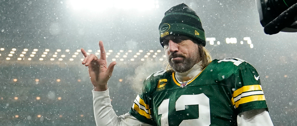 Aaron Rodgers Dressed Like Nic Cage In 'Con Air' For Camp