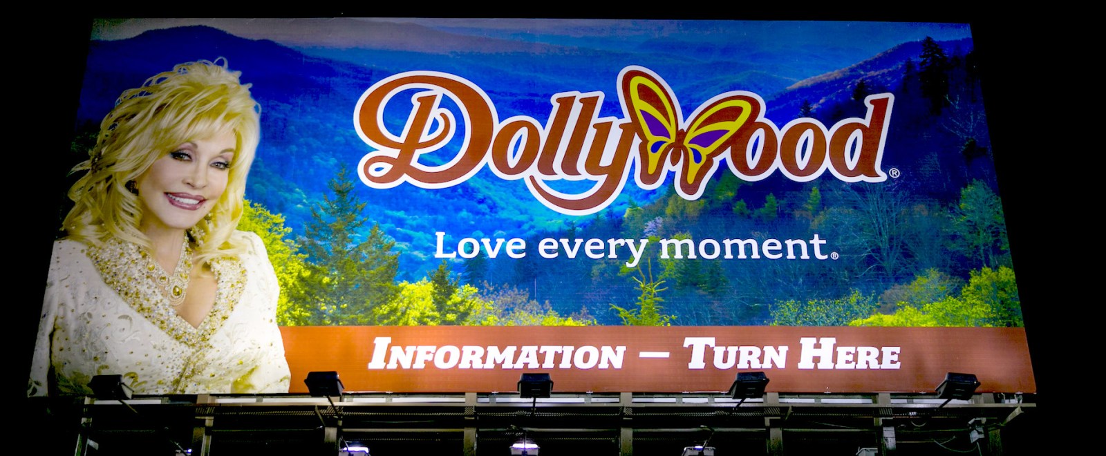 Dolly Parton Dollywood Billboard 2016
