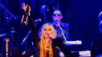 Avril Lavigne Flips Off The Audience In A New ‘Love It When You Hate Me’ Performance