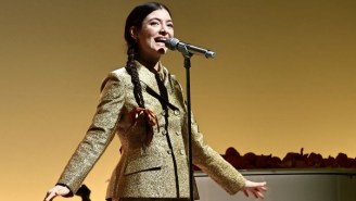 Lorde Gives An Intimate Performance Of Rosalía’s ‘Hentai’ At Her New York Tour Date