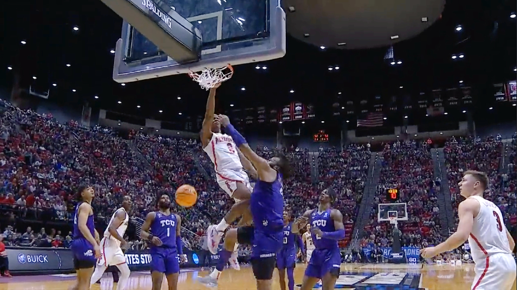 March Madness: Arizona's Dalen Terry reacts to Bennedict Mathurin dunk