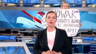 A Russian State TV Editor Bravely Interrupted Her Own Station’s Broadcast To Protest: ‘Stop The War! They’re Lying To You’