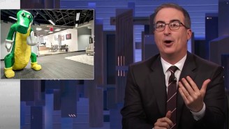 John Oliver Has Been Trolling Dr. Oz For Years With A Giant Statue Of An Alligator Flipping The Bird