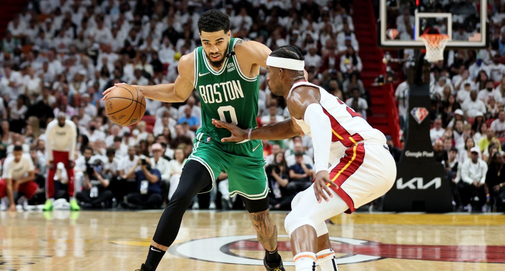 Les Celtics ont combattu la chaleur dans le match 7 pour atteindre la finale de la NBA