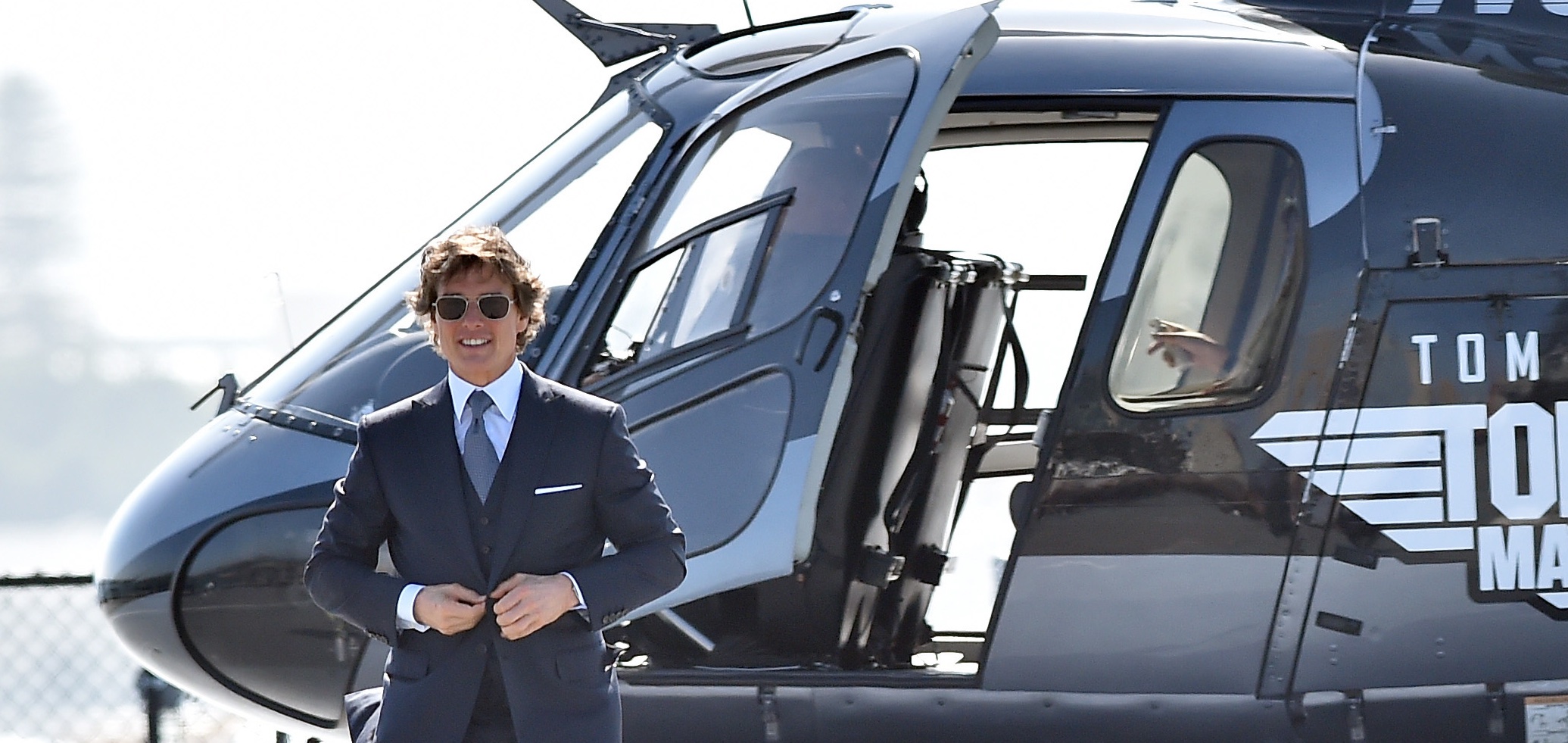 Did Tom Cruise Fly Himself To 'Top Gun Maverick' Premiere?