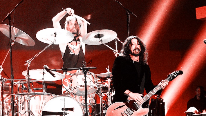 Grohl Joins Eilish for Acoustic Foo Fighters Tribute to Hawkins