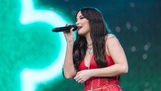 Kacey Musgraves Complains About A ‘F*cking Awful Flight’ On American Airlines