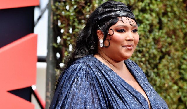 Lizzo performs 'About Damn Time' at the BET Awards - Indie88