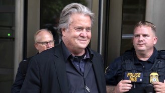 Steve Bannon Got Compared To A Peanuts Character In A (Mock) Courtroom Sketch Addition, And People Are Outraged