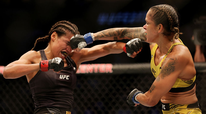 Amanda Nunes a dominé Julianna Peña pour gagner à l’UFC 277