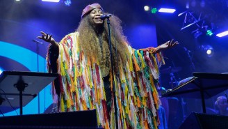 Erykah Badu Goes ‘On & On’ With Her Concert Set While Attendees Fight In The Stands