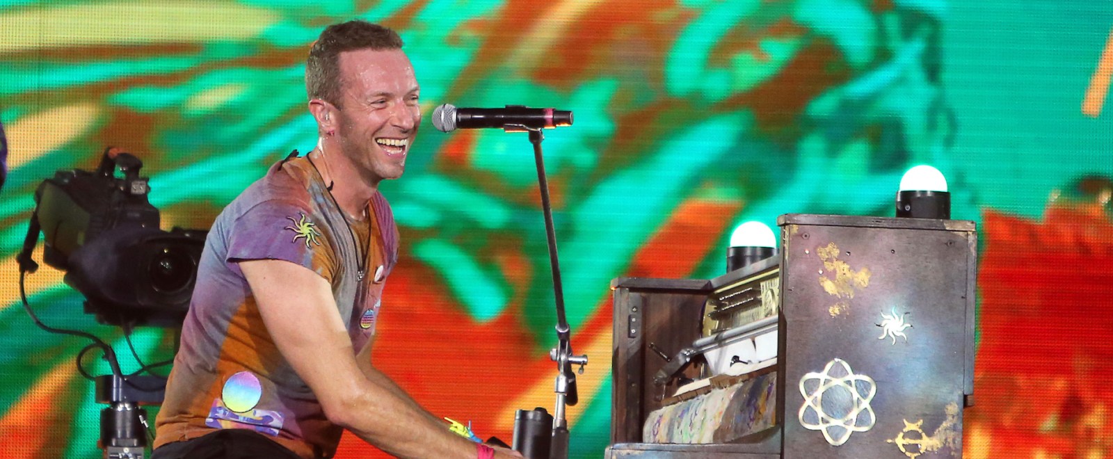 Chris Martin Coldplay Music Of The Spheres tour Wembley Stadium 2022