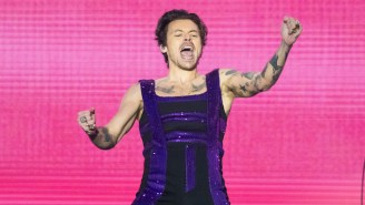 Harry Styles Gets Accused Of Queer-Baiting By Fans And They Let Him Hear It