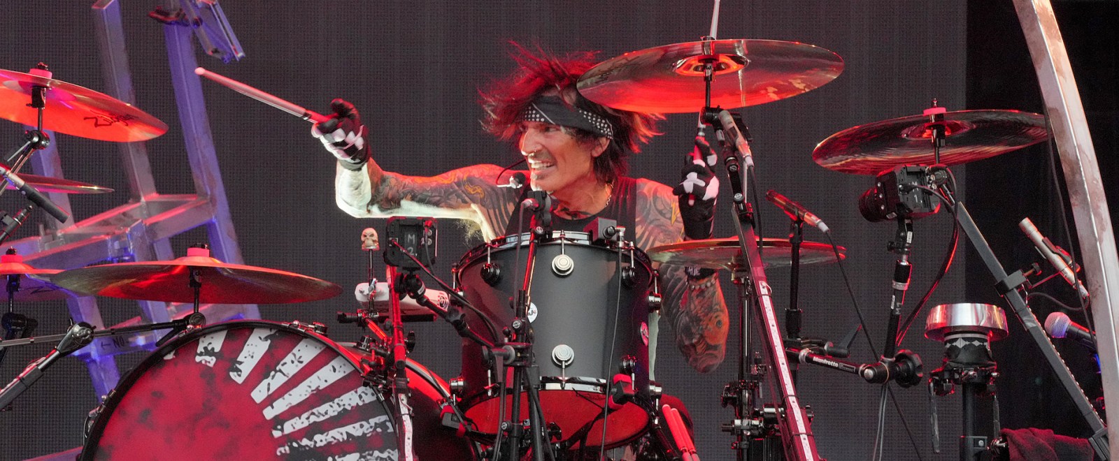 Tommy Lee Told His Audience To 'Pull Your F*cking Junk Out'