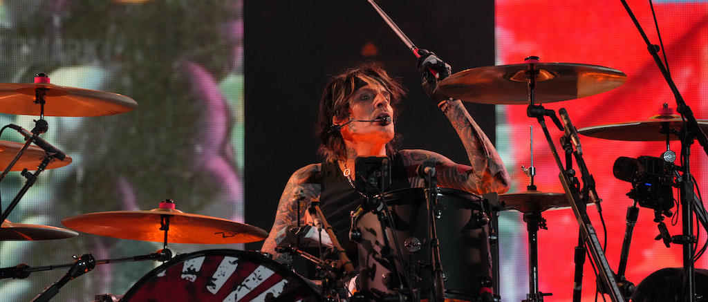 Tommy Lee Posted A Nude Selfie On Social Media And Got A Rise From Fans And  Critics - GoneTrending